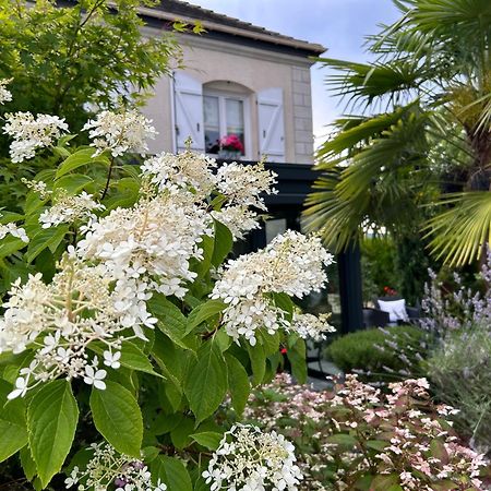 Les Suites Champenoises Tinqueux Exteriör bild